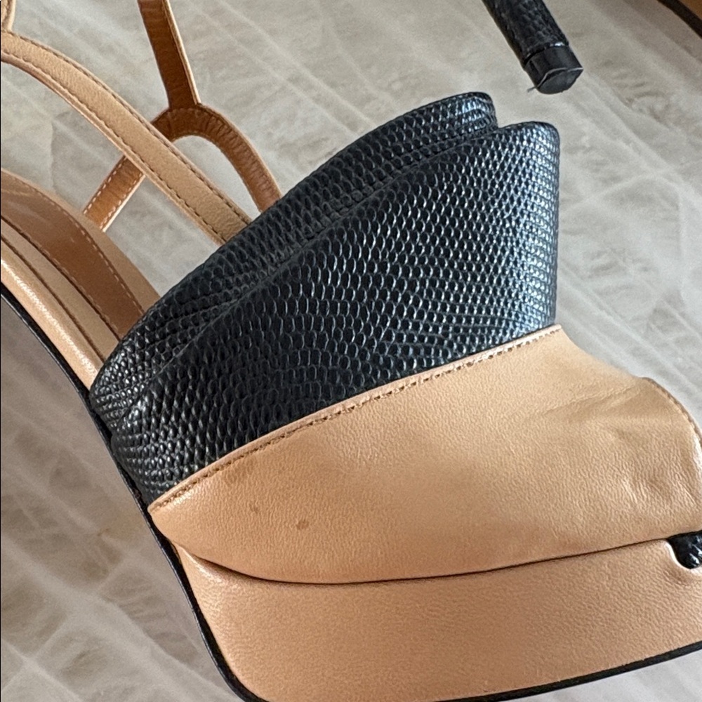 Rare Fendi Black and Tan Peep-Toe Heels Size 37 - Picture 2 of 16